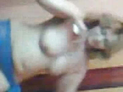 Шлюшка тут сестра porn грає зі своїми іграшками