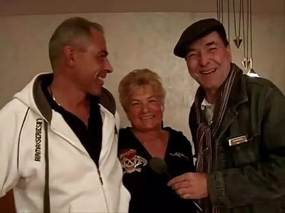 Я дивлюся, секс сестри як вона п'є мою сперму