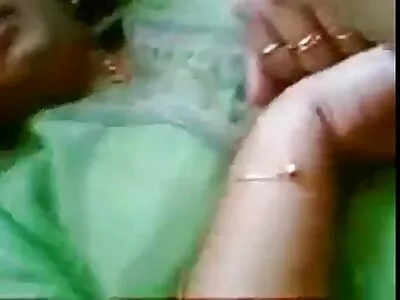 Мила блондинка мастурбує sestra i brat porno video з розставленими ногами