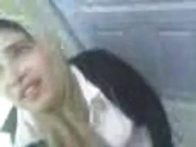 Брюнетка підліток смокче член і отримує диплом порно брат з сестрою на обличчя